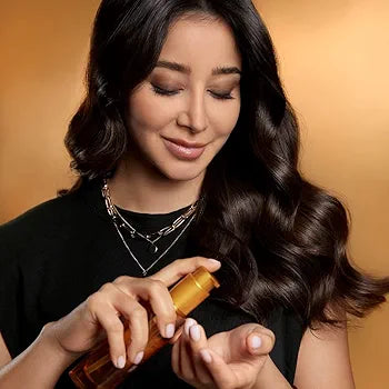 L’Oréal Paris Extraordinary Oil Beautifying Hair Oil Serum is a rich yet lightweight treatment